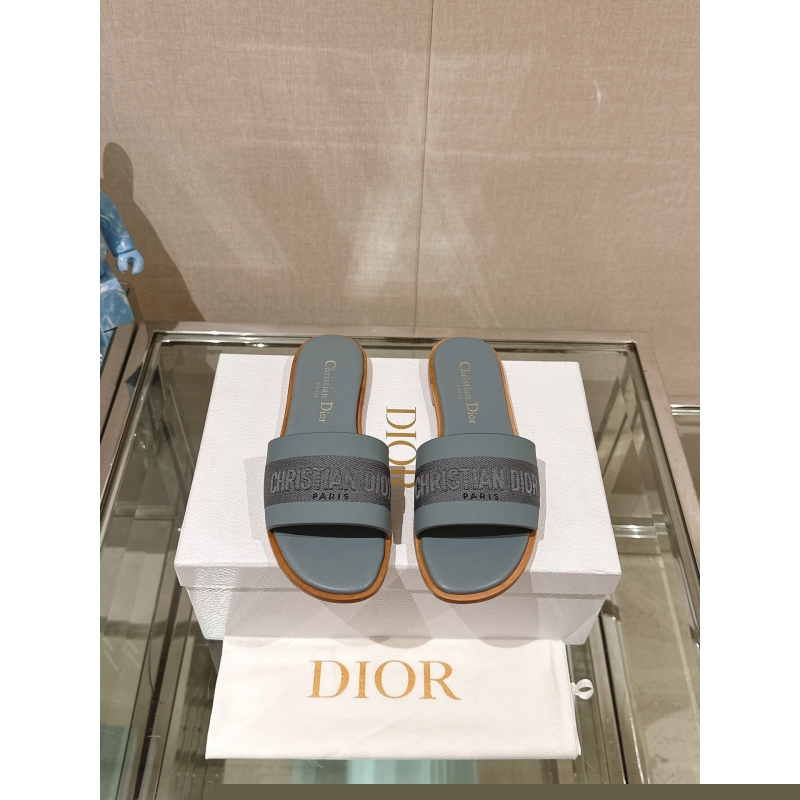 ch**an D*or slippers